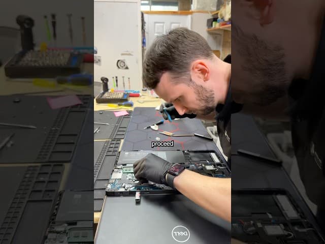 Replacing thermal paste WHILE the laptop is running #shorts #tech #pc #technology