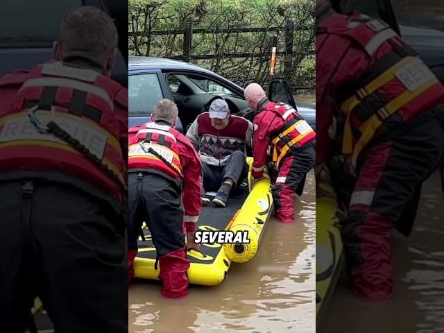 THE HOMEOWNER BUILT A BERM TOPROTECT THE HOUSE FROM THE FLOOD #news #shorts